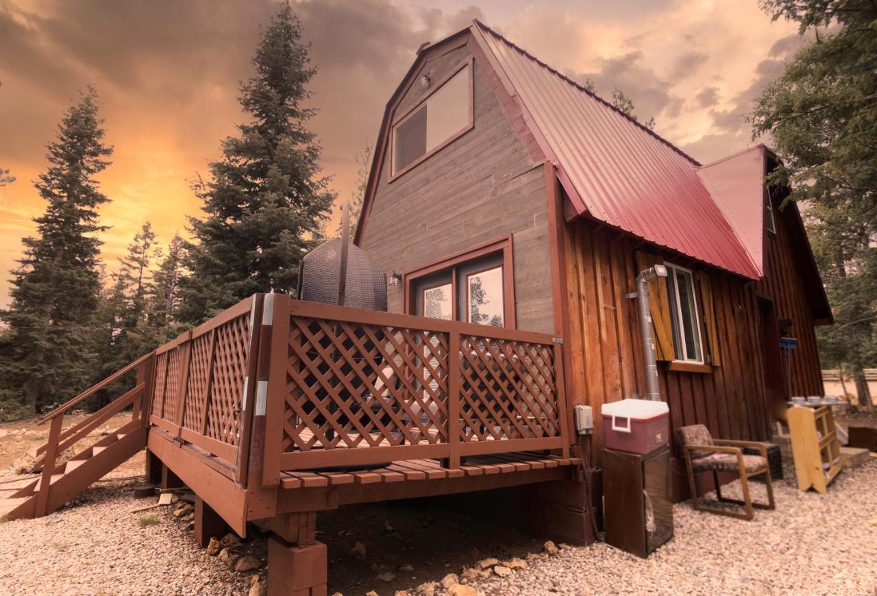 Charming Blue Farmhouse Cabin Duck Creek Village Exterior photo