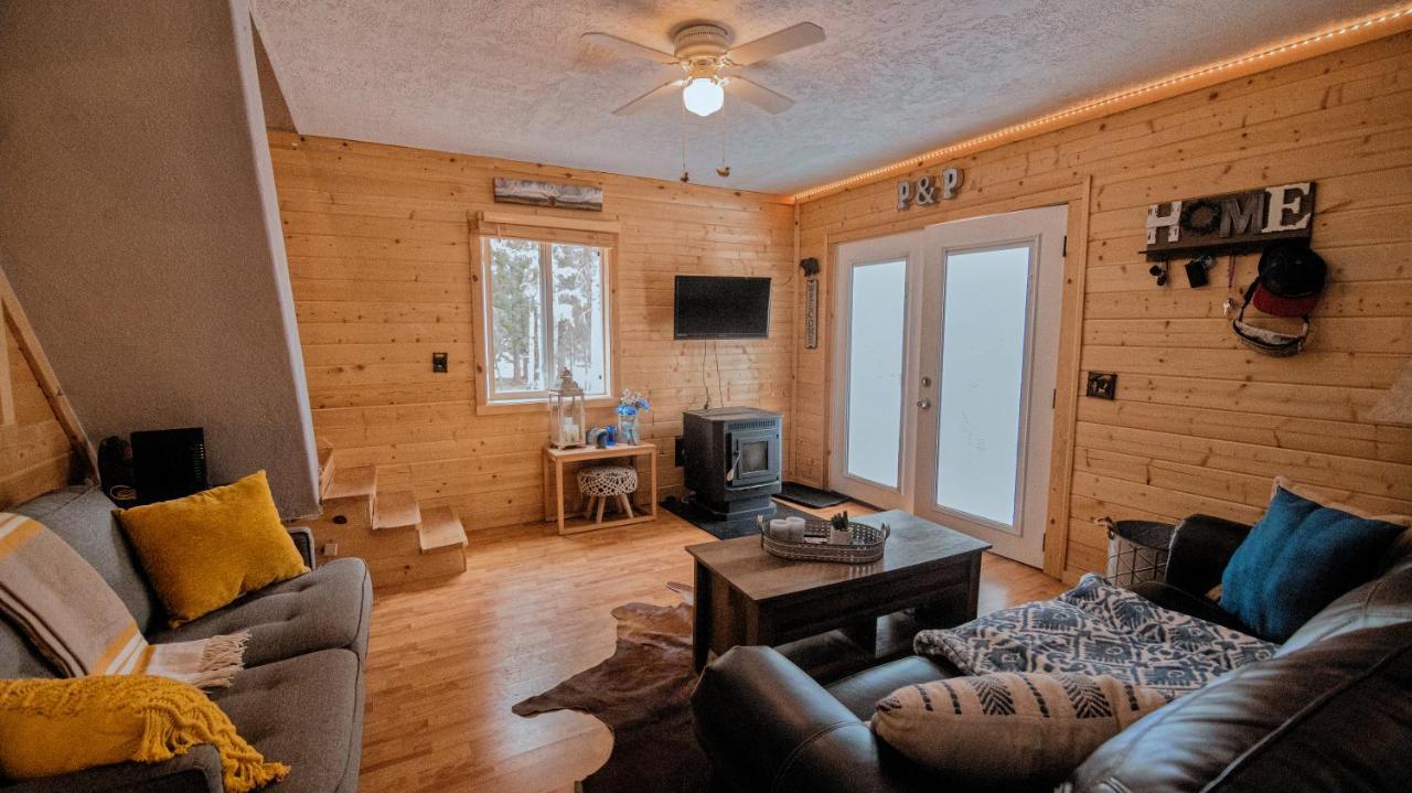 Charming Blue Farmhouse Cabin Duck Creek Village Exterior photo